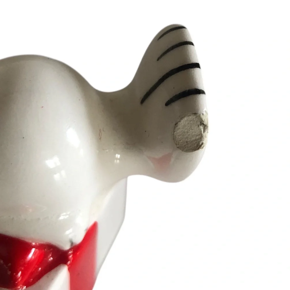 VINTAGE 60s 70s Peanuts Snoopy on a Present Ceramic Christmas Ornament Holiday